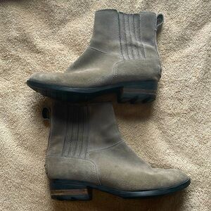Sorel 7 Gray Suede Booties